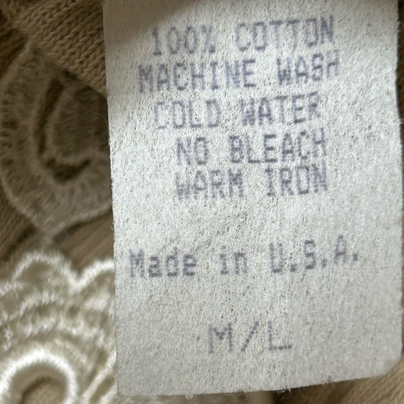 Magnet Art Lynn Yang Beige White Ribbed Tank with Applique Detail Size M/L - Picture 4 of 6